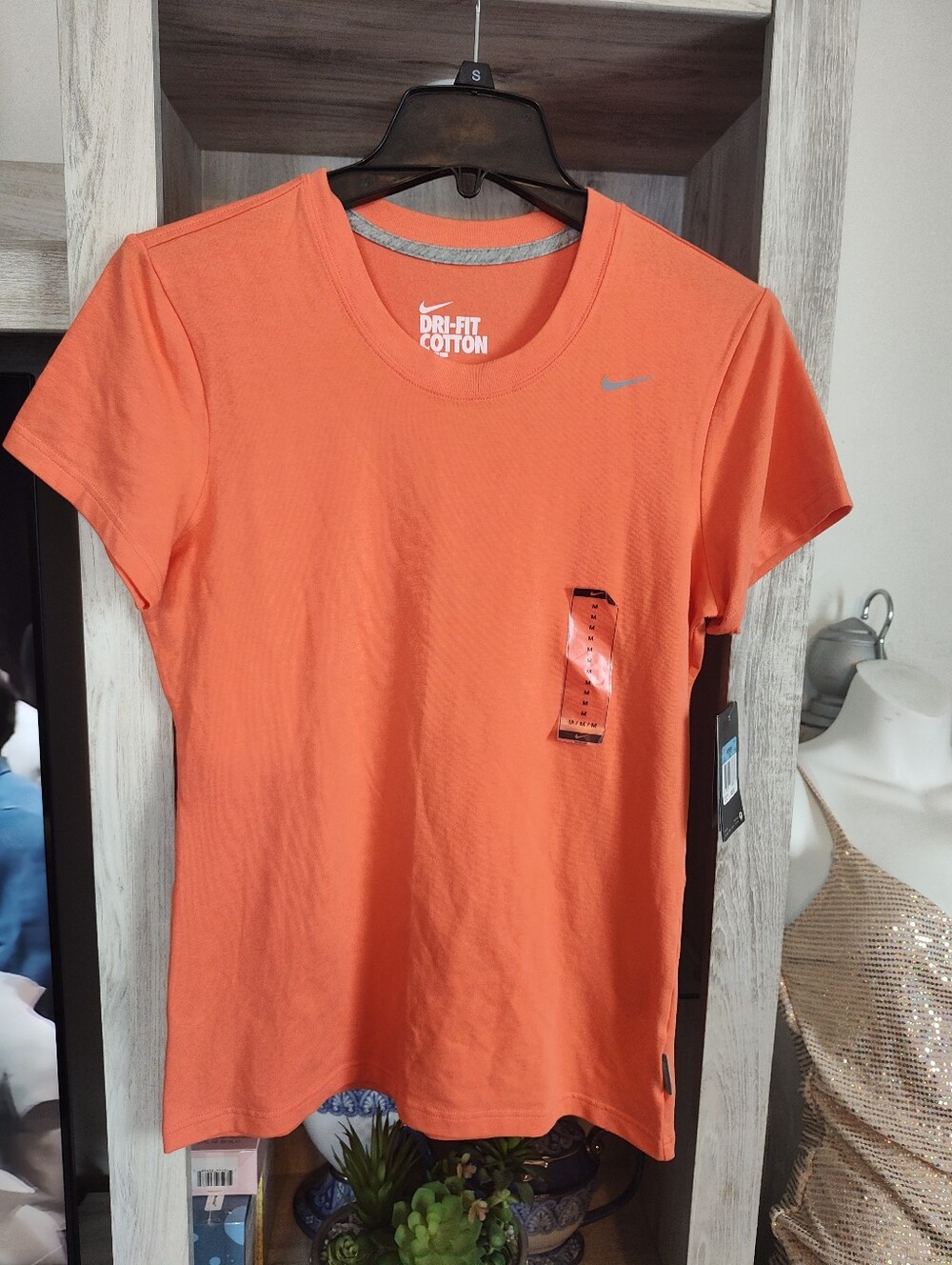 Nike Dri-FIT Cotton Women's Short Sleeve Tee - Orange SZ M